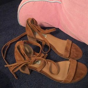Steve Madden Rizzaa lace up sandal size 7.5
